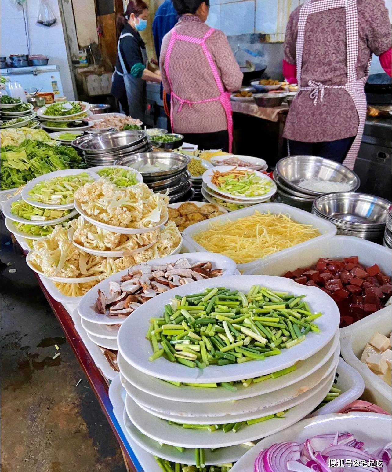 如何通过摆放顺序引导食客的视线