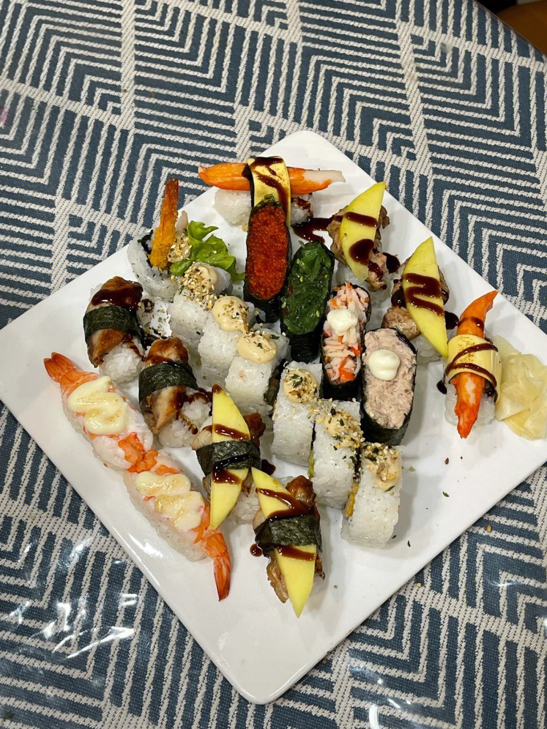 如何用寿司制作个性化的节日餐点