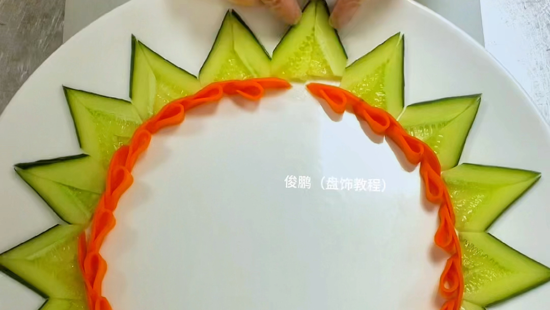 如何利用法式红莓巧克力酱进行创意摆盘 如何利用法式红莓巧克力酱进行创意摆盘