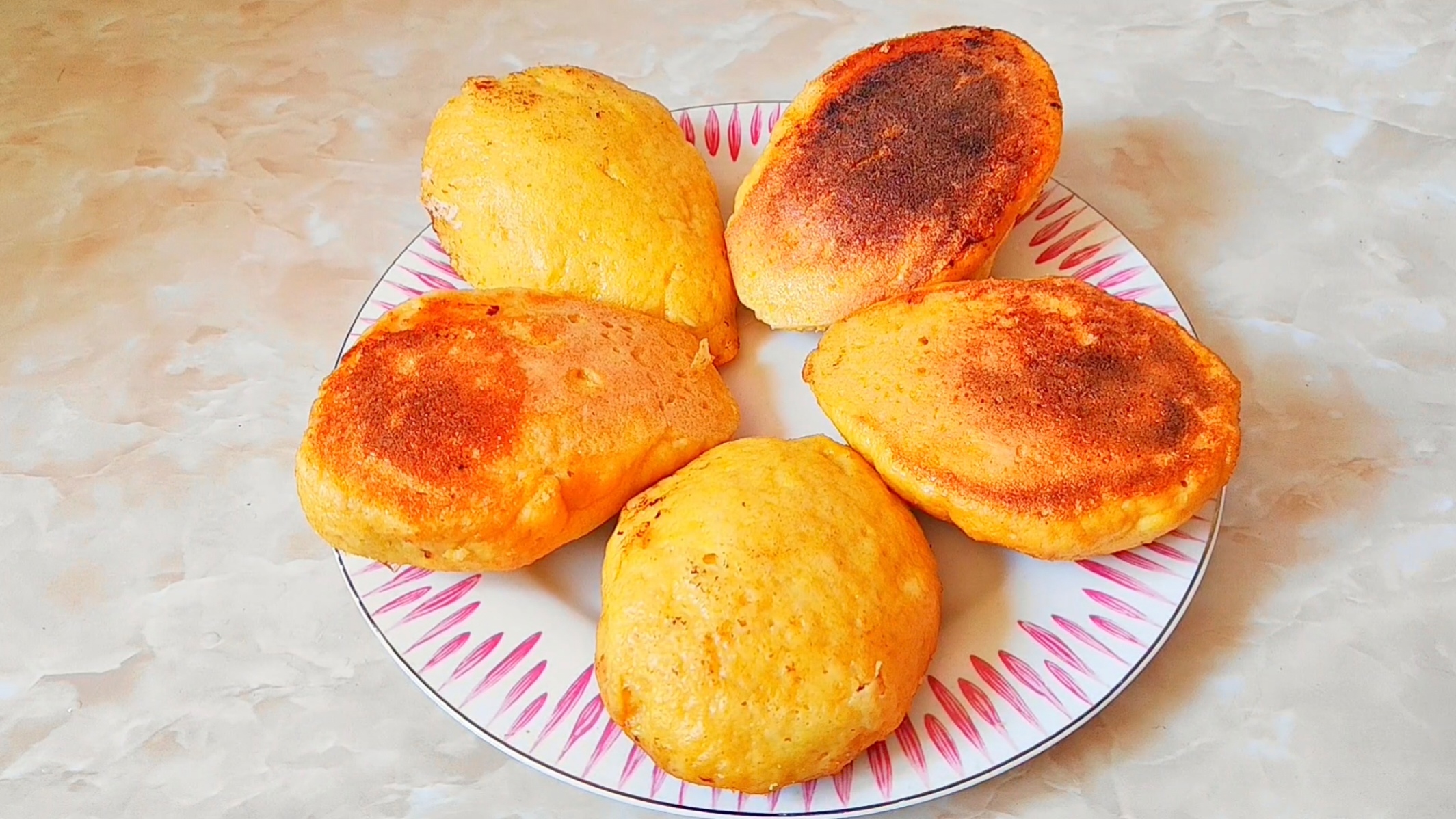 用玉米饼制作不同风格的煎饼