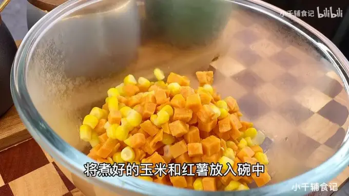 如何在玉米饼中添加奶酪增添风味
