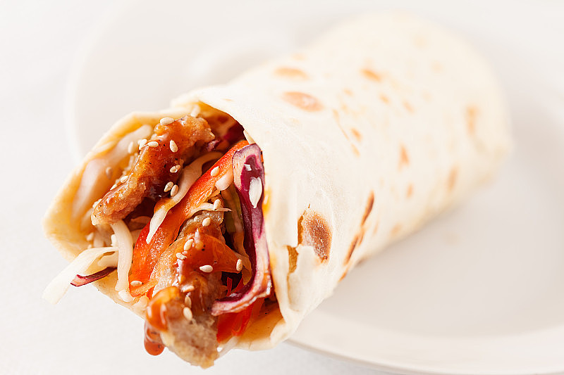 制作墨西哥玉米饼时面团太黏怎么办